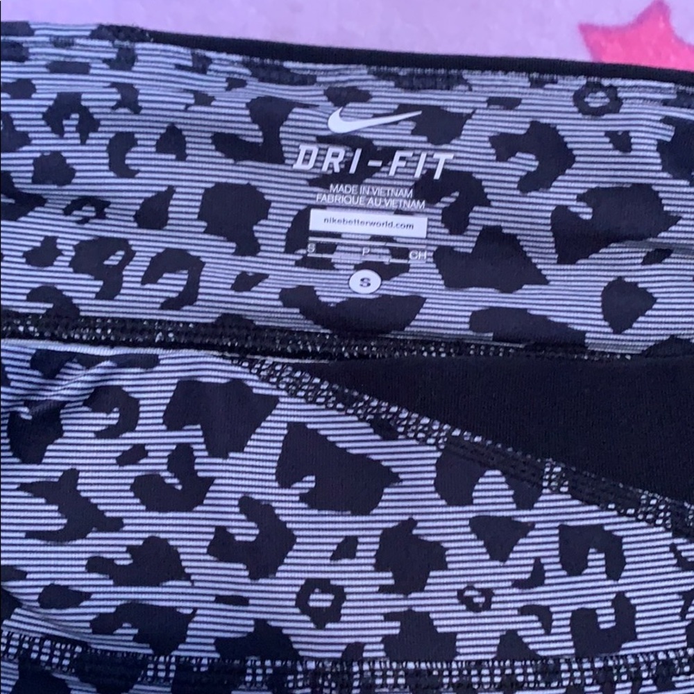 Nike - Picture 3 of 5